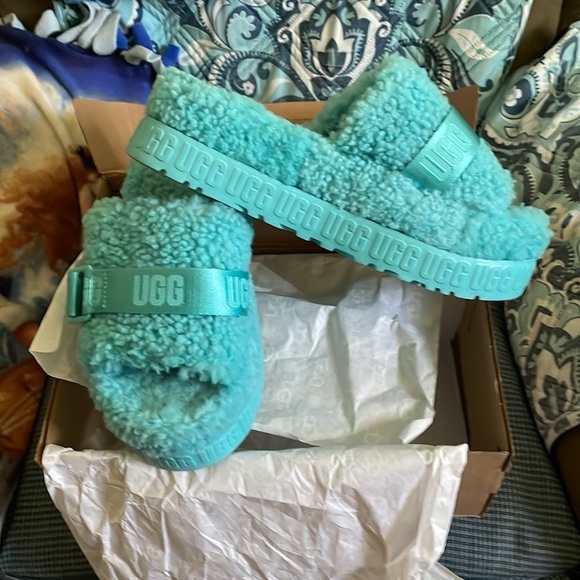 Uggs Fluffita Sz9 - Picture 2 of 11